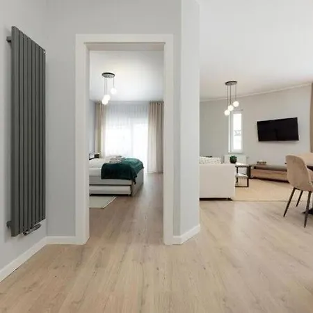 Spacious Apartment,summer Swimming Pool, Apartamento *