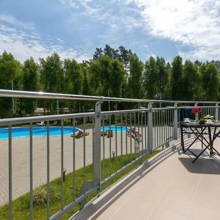 Spacious Apartment,summer Swimming Pool, Apartamento *