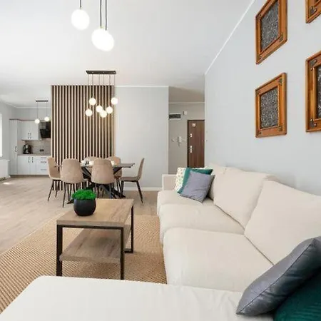 Spacious Apartment,summer Swimming Pool, Apartamento *