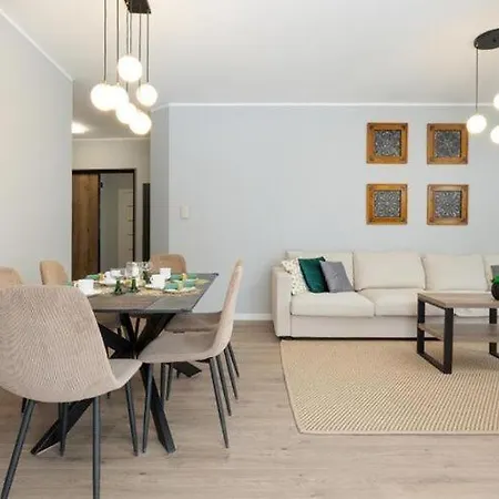 Spacious Apartment,summer Swimming Pool, Apartamento *